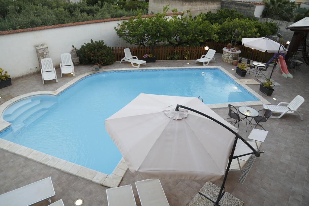 Il Quadrifoglio Bed & Breakfast ตราปานี ภายนอก รูปภาพ